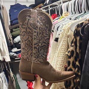 Shyanne Tan Embroidered Heeled Boots